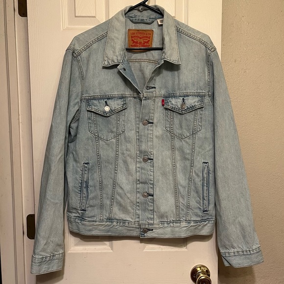 Levi's Jackets & Blazers - Levi’s Trucker Jacket Light Wash Women’s EUC Suze Medium